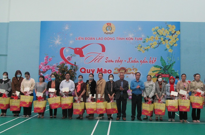 Liên đoàn Lao động tỉnh Kon Tum làm tốt công tác chăm lo cho đoàn viên có hoàn cảnh khó khăn 5 tháng đầu năm 2023
