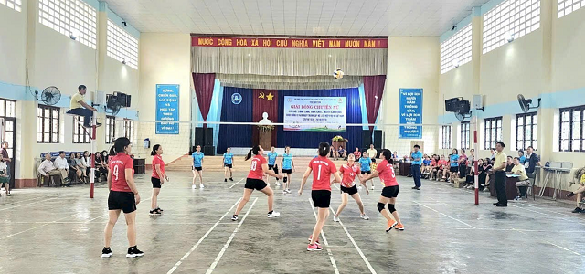 Khai mạc Giải bóng chuyền nữ cán bộ, công chức, viên chức, người lao động ngành Giáo dục tỉnh Kon Tum