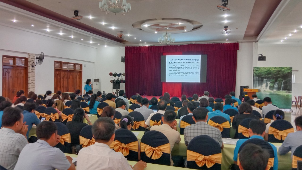 Tổ chức tập huấn công tác an toàn, vệ sinh lao động cho cán bộ công đoàn và  mạng lưới an toàn vệ sinh viên trên địa bàn tỉnh Kon Tum