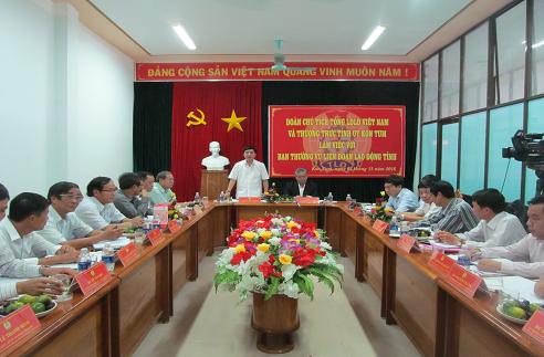 Đoàn Chủ tịch Tổng LĐLĐ Việt Nam và Thường trực Tỉnh ủy Kon Tum làm việc với Ban Thường vụ LĐLĐ tỉnh Kon Tum.