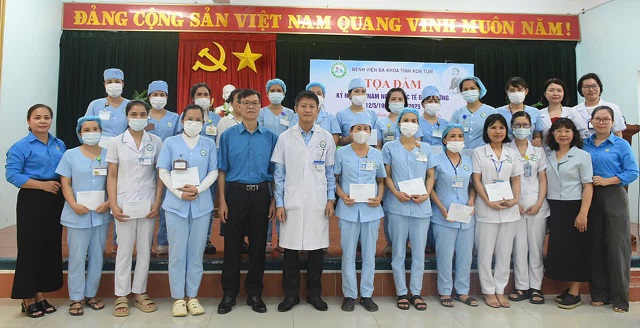 Công đoàn Ủy ban nhân dân tỉnh thăm hỏi, động viên, tặng quà đoàn viên có hoàn cảnh khó khăn