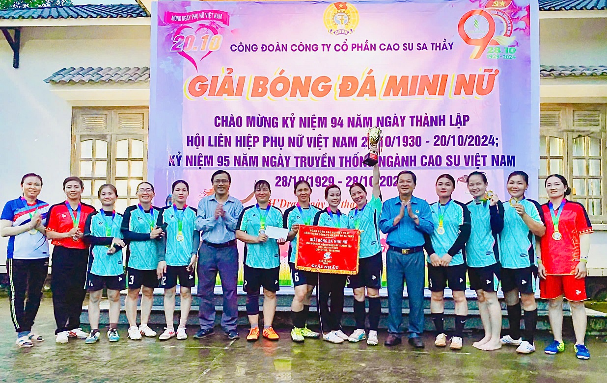 CÔNG ĐOÀN CAO SU SA THẦY TỔ CHỨC GIẢI BÓNG ĐÁ NỮ CHÀO MỪNG KỶ NIỆM NGÀY THÀNH LẬP HỘI LHPN VIỆT NAM 20/10 