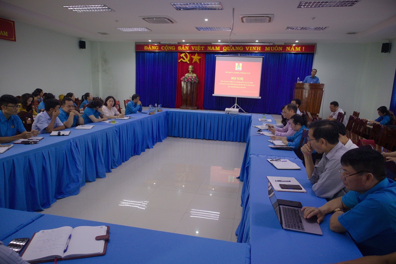 Liên đoàn Lao động tỉnh tổ chức Hội nghị quán triệt, triển khai một số văn bản, quy định của Đảng cho cán bộ công đoàn chuyên trách thuộc tỉnh