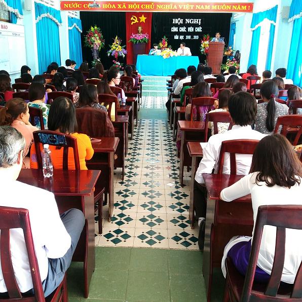 Trường THCS Nguyễn Sinh Sắc tổ chức Hội nghị công chức, viên chức  năm học 2018 – 2019