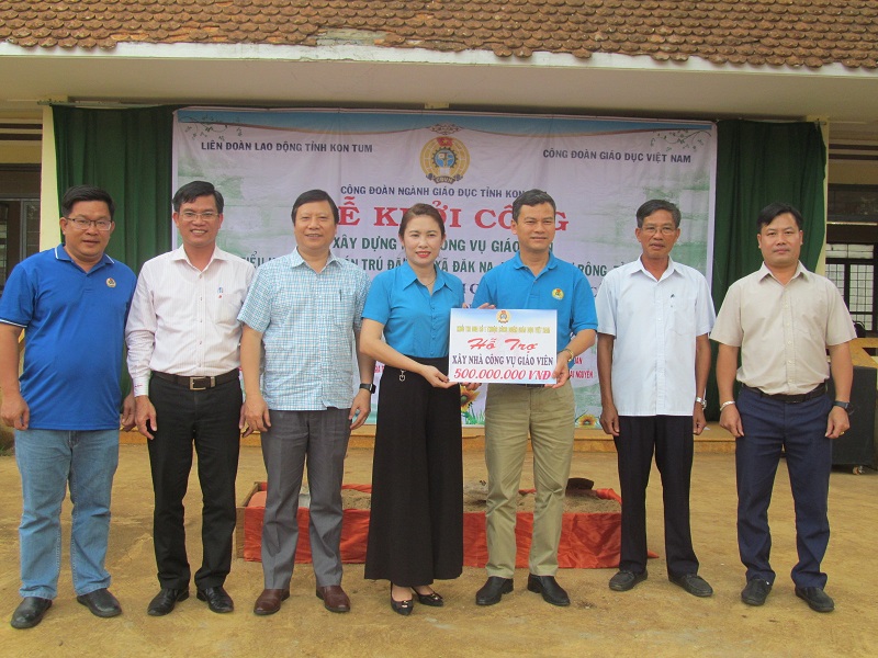 Công đoàn ngành Giáo dục khởi công xây dựng nhà ở công vụ cho giáo viên tại xã Đắk Na, huyện Tu Mơ Rông