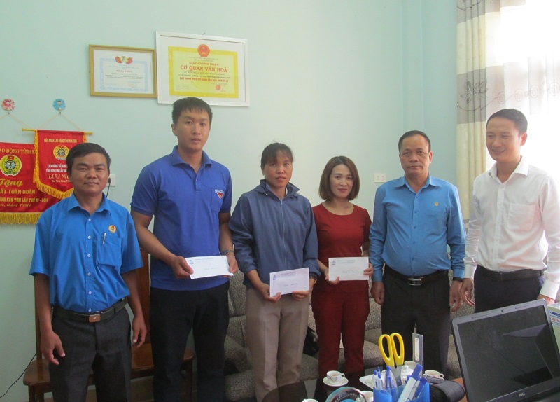 Liên đoàn Lao động tỉnh Kon Tum thăm, hỗ trợ đoàn viên bị ảnh hưởng do Bão số 4 (Bão Noru)