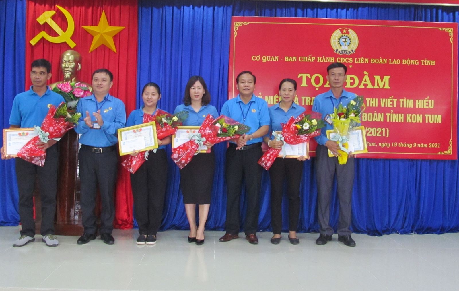 Công đoàn cơ sở Liên đoàn Lao động tỉnh tổ chức tọa đàm kỷ niệm và tổng kết cuộc thi viết tìm hiểu 30 năm thành lập lại Công đoàn tỉnh Kon Tum, ngày 19/9/1991-19/9/2021