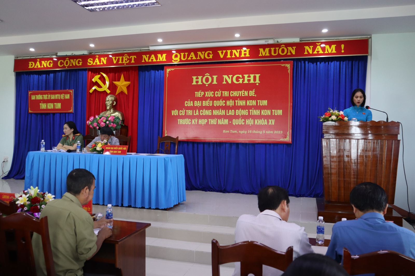 Đoàn đại biểu Quốc hội tỉnh Kon Tum tiếp xúc cử tri chuyên đề với công nhân lao động trước kỳ họp thứ Năm, Quốc hội khóa XV.