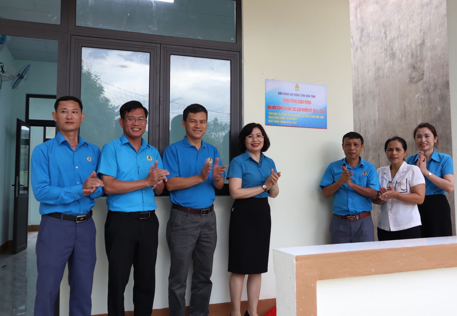 Liên đoàn Lao động tỉnh gắn biển công trình thi đua chào mừng Đại hội XI Công đoàn tỉnh Kon Tum, nhiệm 2023-2028.