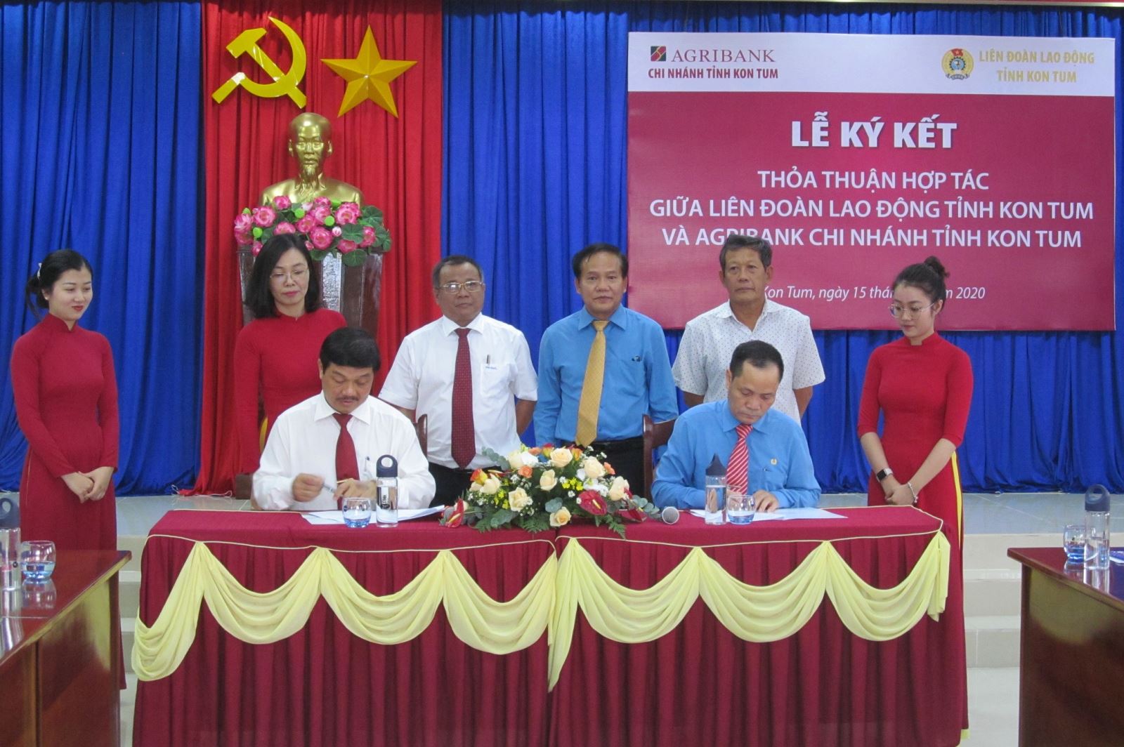 Liên đoàn Lao động tỉnh và Ngân hàng AGRIBANK chi nhánh tỉnh Kon Tum ký kết thỏa thuận hợp tác
