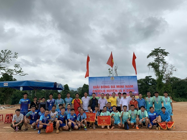 Giải bóng đá Mini Nam CNVCLĐ huyện Ia H’Drai lần thứ I-2020