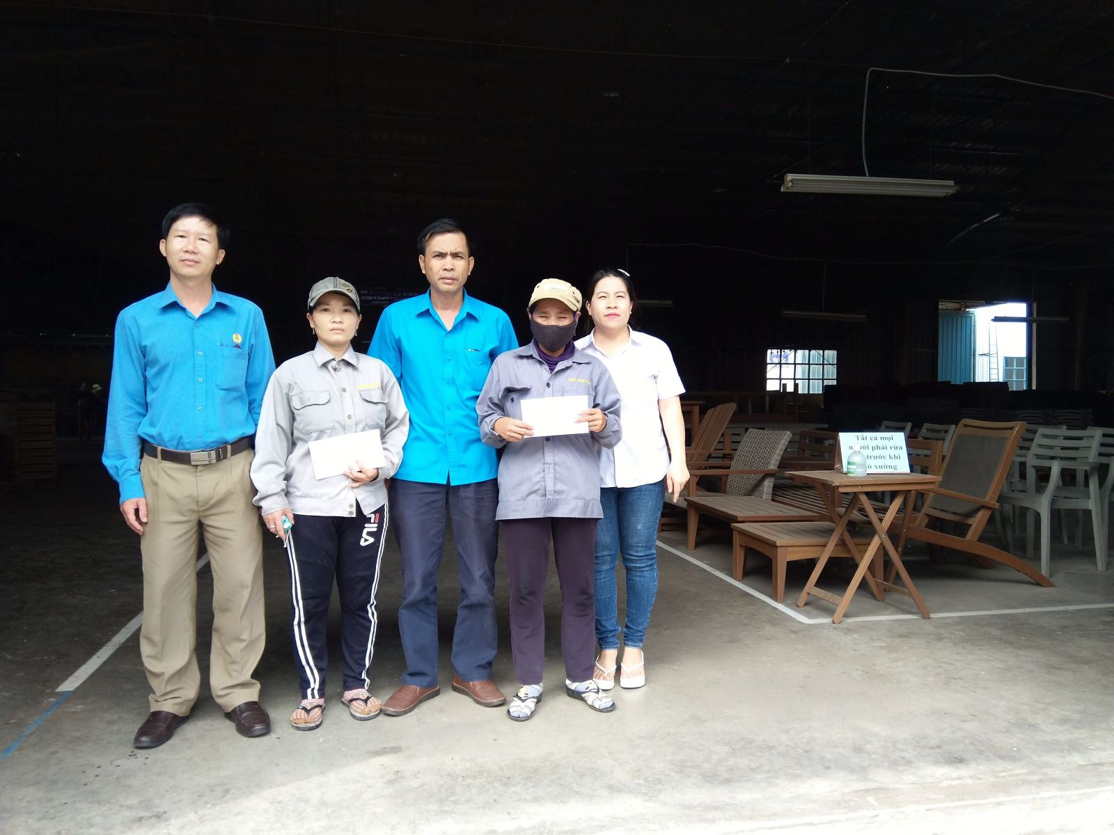 Công đoàn các Khu công nghiệp – Khu kinh tế tỉnh Kon Tum thăm, tặng quà cho đoàn viên, CNVCLĐ nhân “Tháng Công nhân” năm 2020