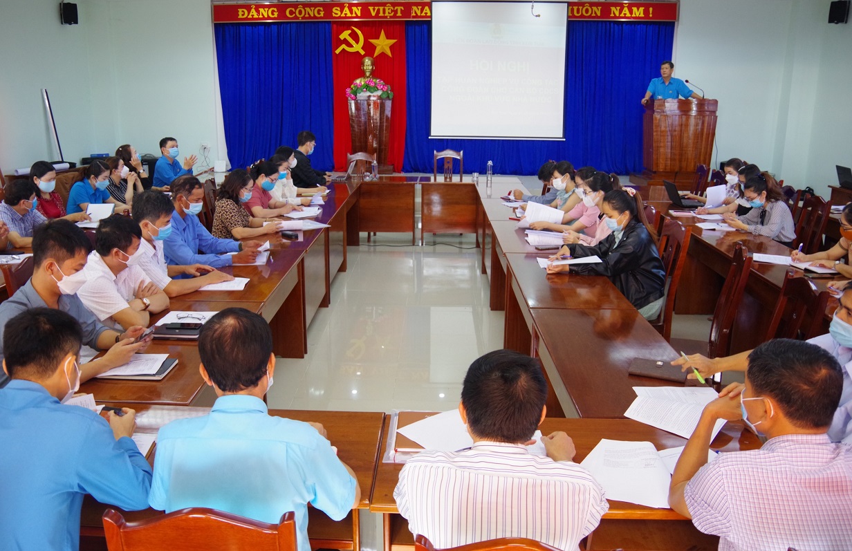 Một số giải pháp nâng cao chất lượng tham gia giải quyết tranh chấp lao động và đình công của Công đoàn tỉnh Kon Tum trong tình hình mới