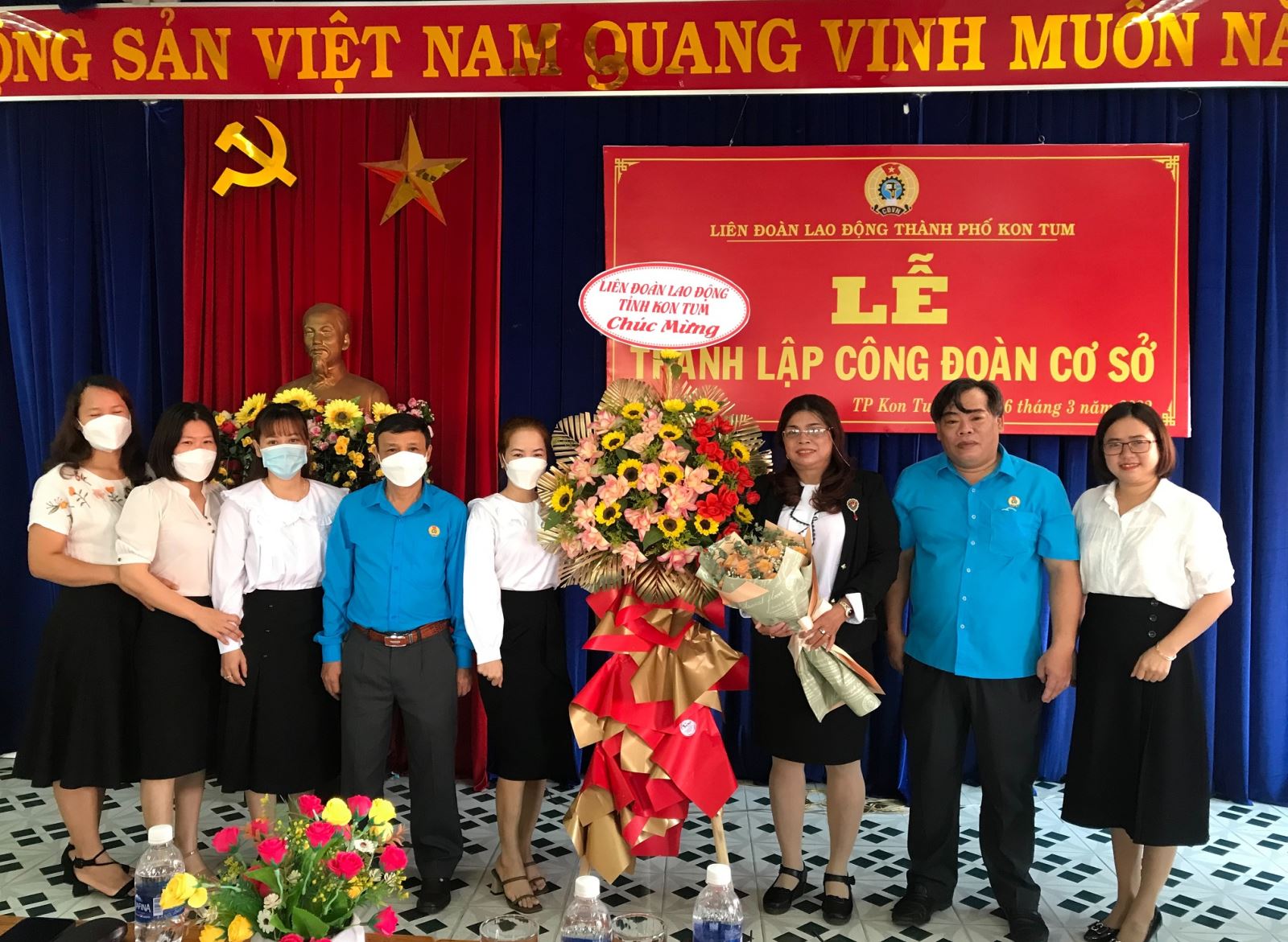 Liên đoàn lao động thành phố Kon Tum thành lập Công đoàn cơ sở và kết nạp mới 17 đoàn viên