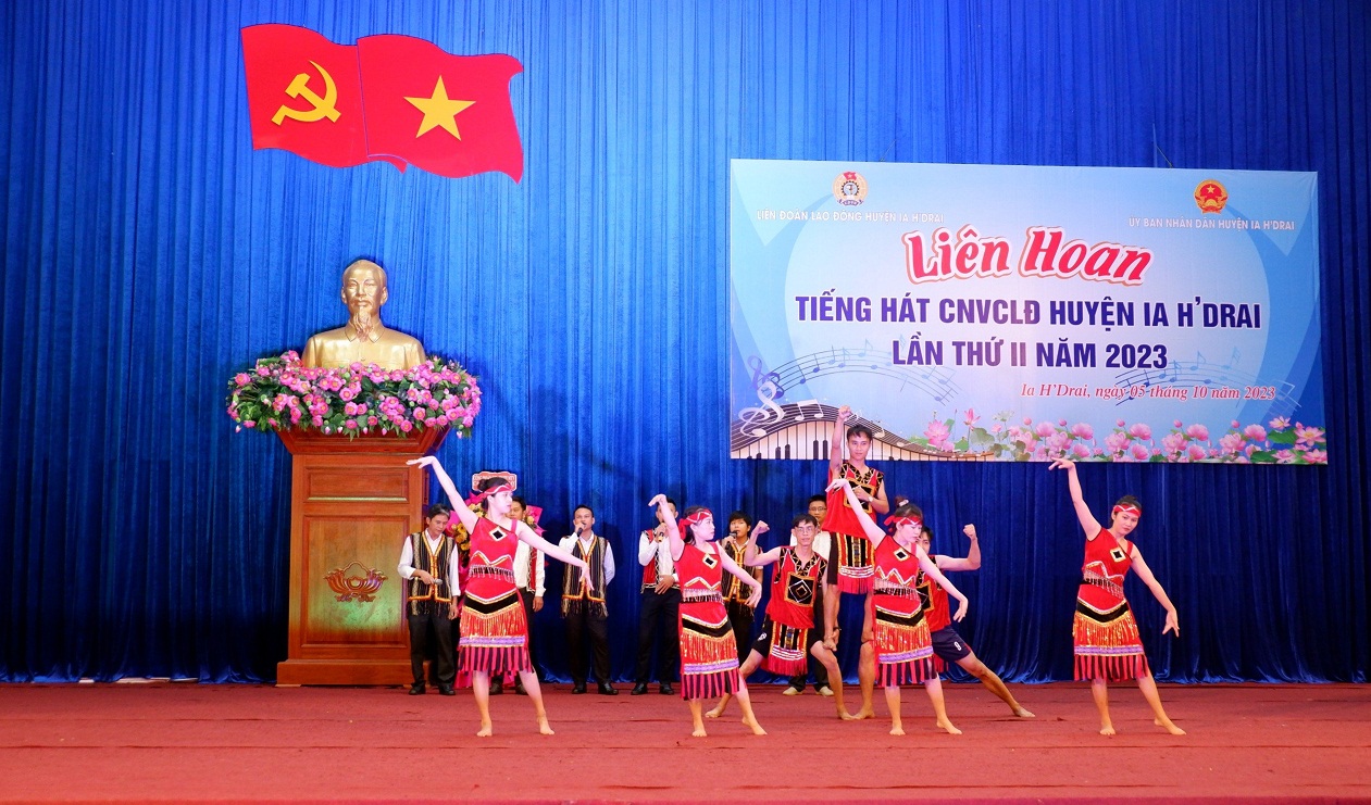 Liên hoan tiếng hát CNVCLĐ huyện Ia H'Drai lần thứ II năm 2023
