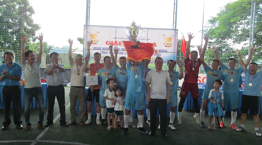 Bế mạc và trao thưởng Giải bóng đá Mini Nam CNVCLĐ tỉnh Kon Tum lần thứ II năm 2020