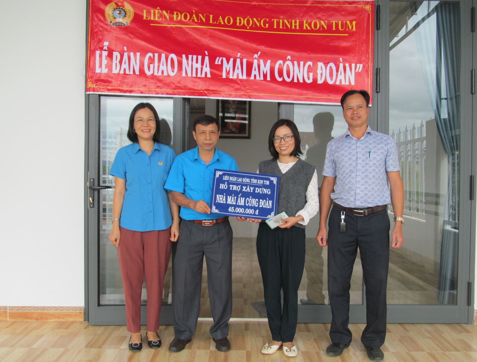 Nghiệm thu, bàn giao nhà “Mái ấm Công đoàn” cho đoàn viên huyện Đắk Hà