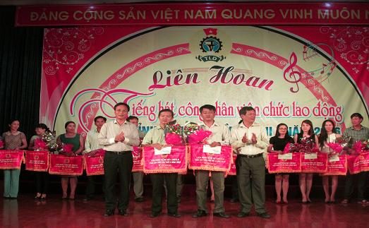 Liên đoàn Lao động tỉnh tổ chức Liên hoan tiếng hát CNVCLĐ tỉnh Kon Tum lần thứ II-2016