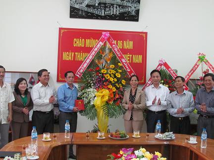 Lãnh đạo tỉnh thăm, chúc mừng Công đoàn tỉnh Kon Tum nhân kỷ niệm 86 năm Ngày thành lập Công đoàn Việt Nam (28/7/1929 – 28/7/2015).